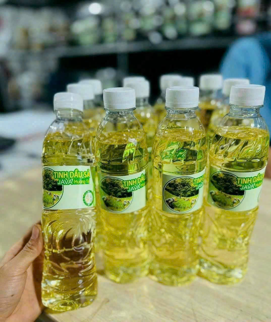 Chai tinh dầu sả Java nguyên chất Mường Tè Lai Châu